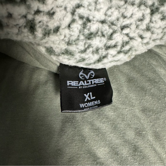 Real Tree by Colliseum Faux Sherpa Vest Size XL Pale Green with Camo trim - Picture 8 of 13